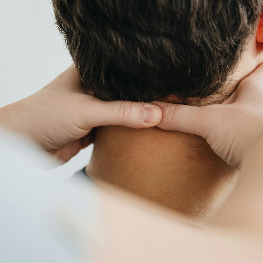 chiropractor adjusting neck